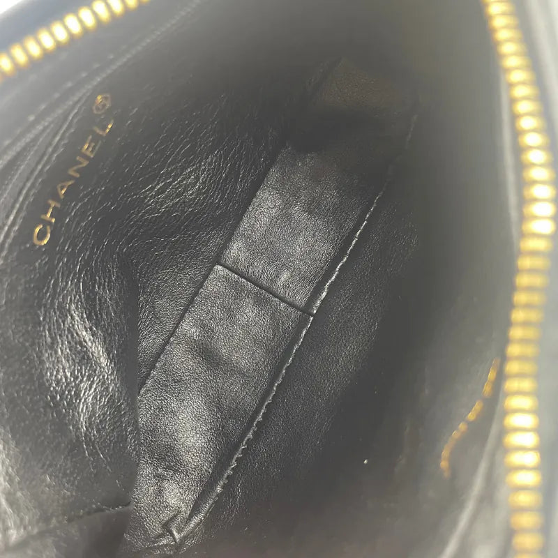 jw972-chanel-vintage-black-lambskin-camera-bag