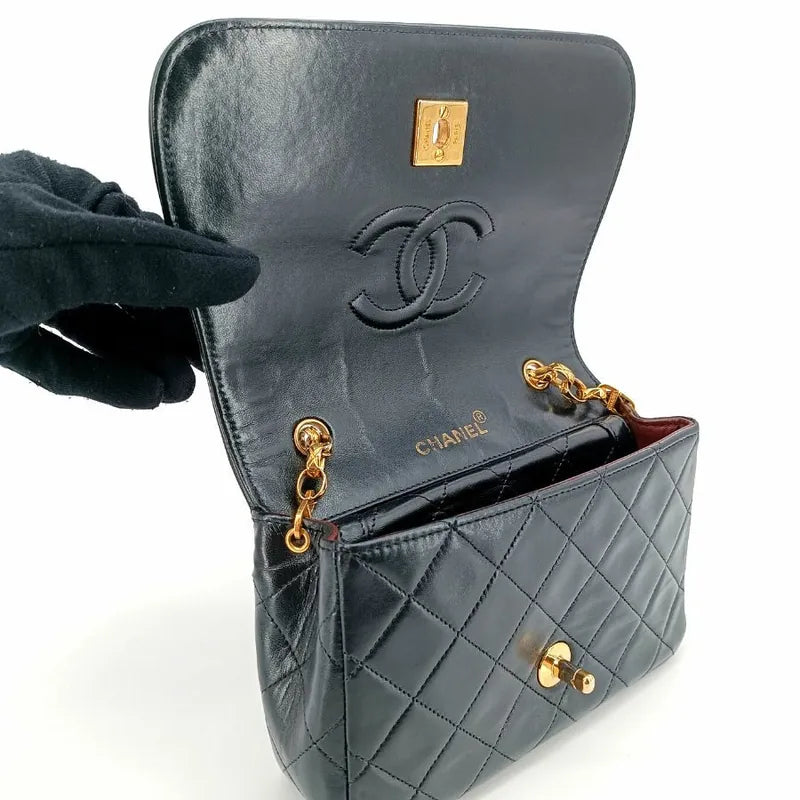 ra176-chanel-vintage-black-lambskin-gold-chain-flap-bag