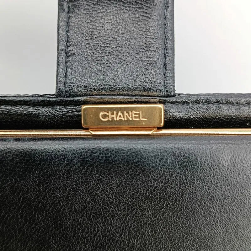jr553-chanel-vintage-black-caviar-leather-wallet