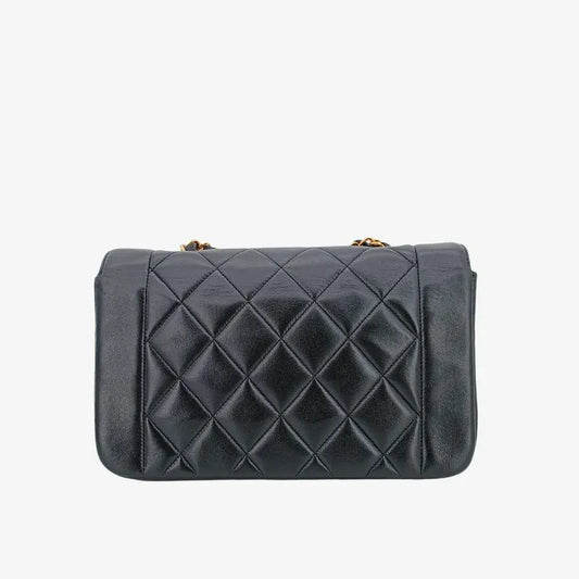 js681-chanel-vintage-black-lambskin-22cm-diana-flap-bag