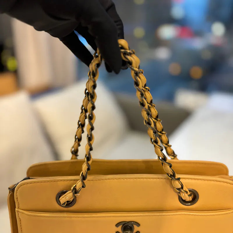 jx076-chanel-vintage-beige-calfskin-handbag