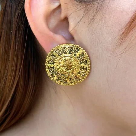 js480-chanel-vintage-round-gold-plated-clip-on-earrings