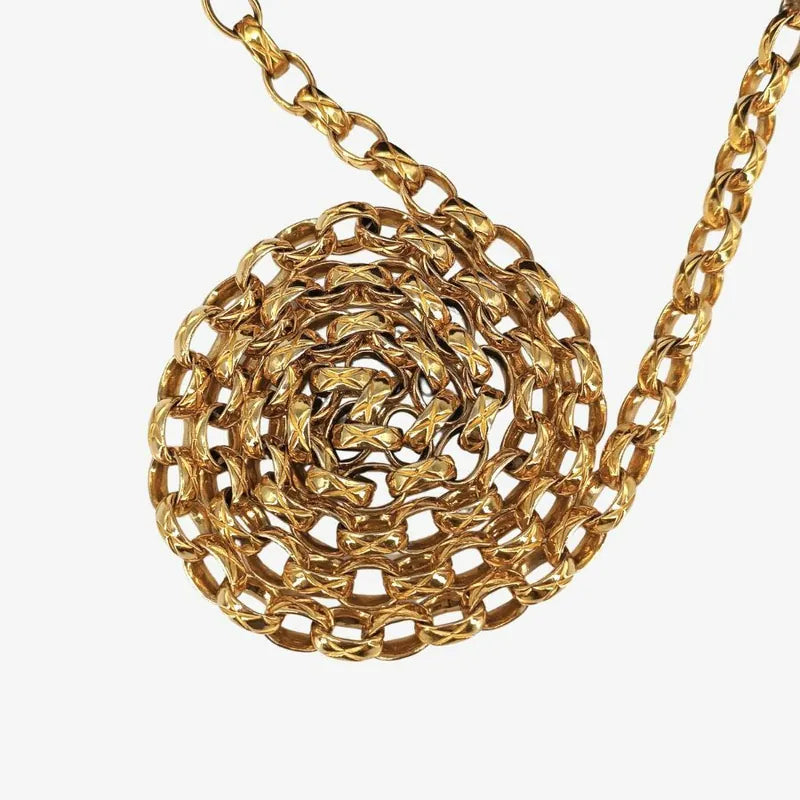 jt446-chanel-vintage-black-lambskin-tassels-gold-chain-camera-bag