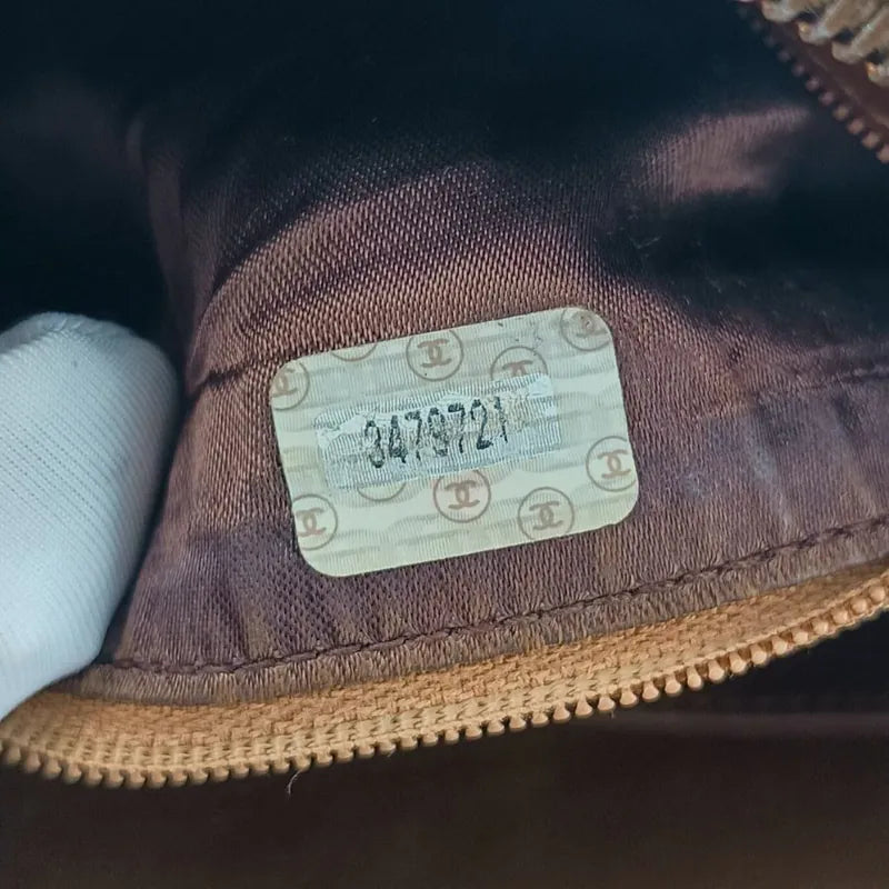 ju350-chanel-vintage-beige-lambskin-tassel-camera-bag