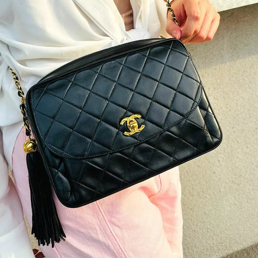c354-chanel-vintage-black-lambskin-tassel-camera-bag
