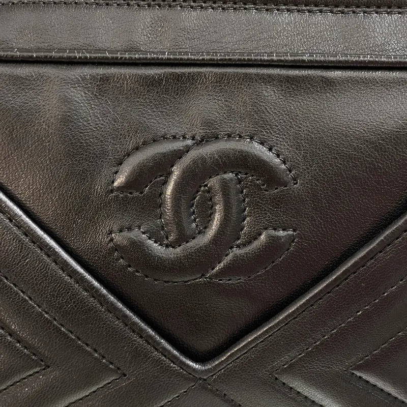jw596-chanel-vintage-black-lambskin-chevron-camera-bag