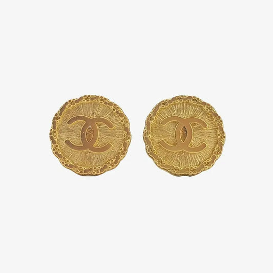 js952-chanel-vintage-cc-round-gold-plated-clip-on-earrings