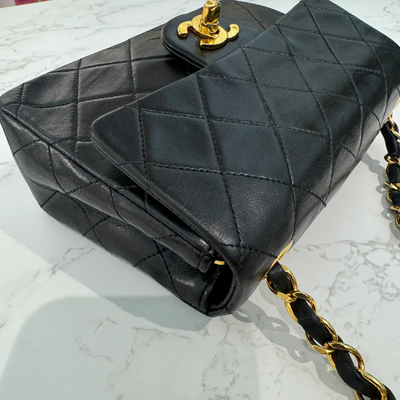 rc581-chanel-vintage-black-lambskin-classic-mini-flap-bag