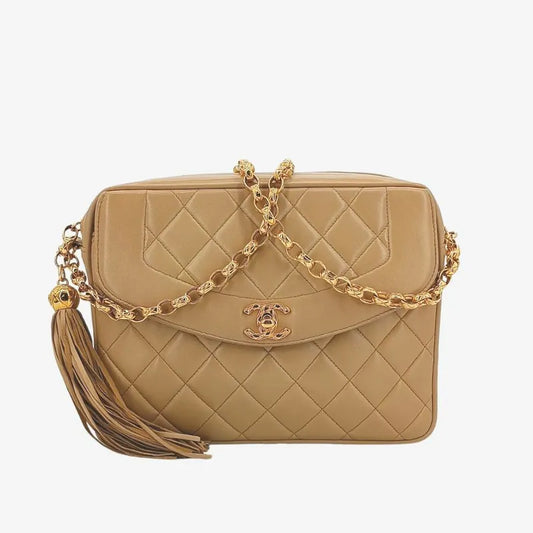 jt620-chanel-vintage-beige-lambskin-gold-chain-camera-bag