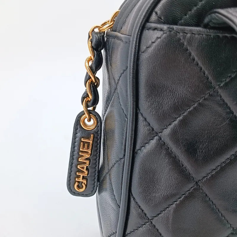 ju691-chanel-vintage-black-lambskin-quilted-handbag