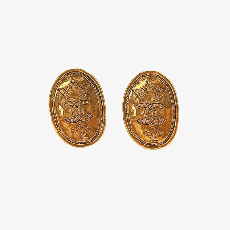 jt086-chanel-vintage-oval-cc-crown-gold-plated-clip-on-earrings