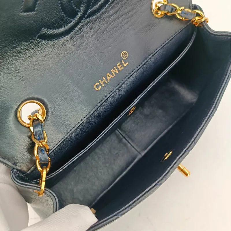 rb403-chanel-vintage-navy-lambskin-quilted-flap-bag