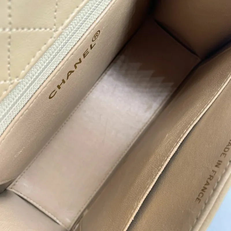 c511-chanel-vintage-beige-lambskin-trapezoid-flap-bag