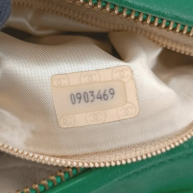 ra692-chanel-vintage-green-lambskin-tassel-camera-bag