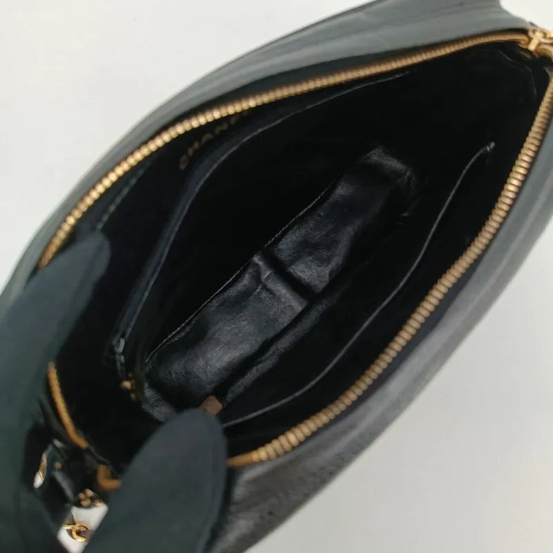 ra202-chanel-vintage-black-caviar-leather-quilted-camera-bag