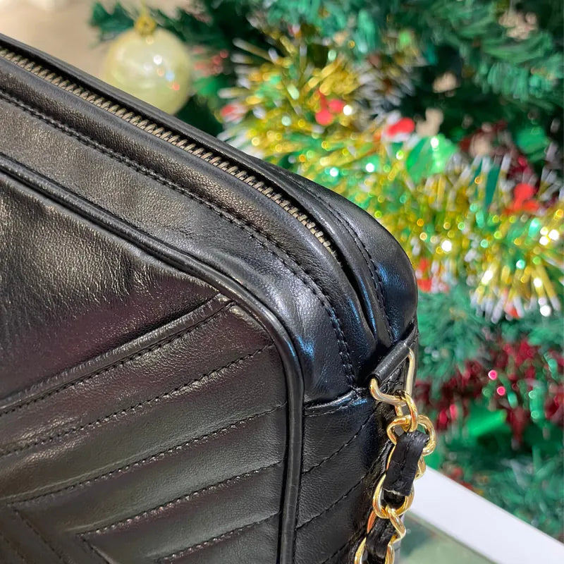 jw596-chanel-vintage-black-lambskin-chevron-camera-bag