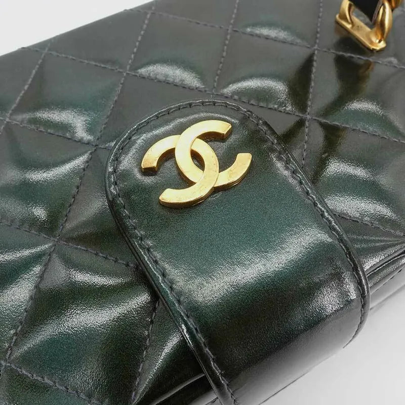jr917-chanel-vintage-olive-green-patent-leather-quilted-top-handbag