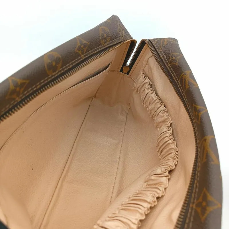 js448-louis-vuitton-trousse-toilette