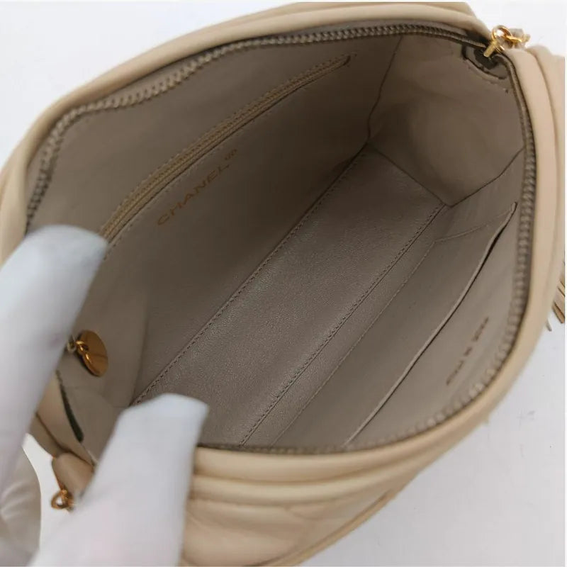 jah152-chanel-vintage-beige-lambskin-tassel-camera-bag