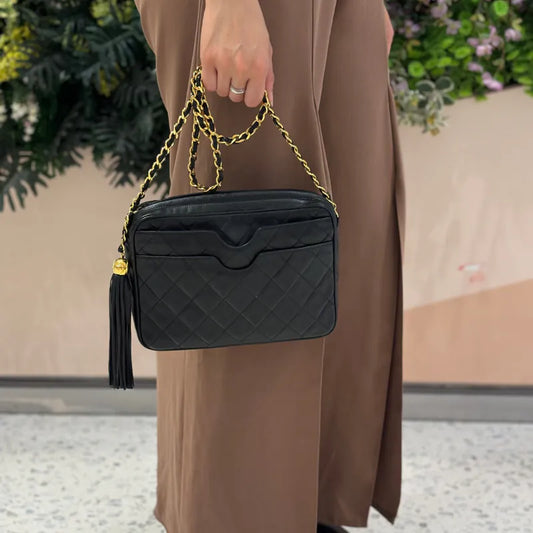 JW555 - CHANEL Vintage Black Lambskin Quilted Camera Bag