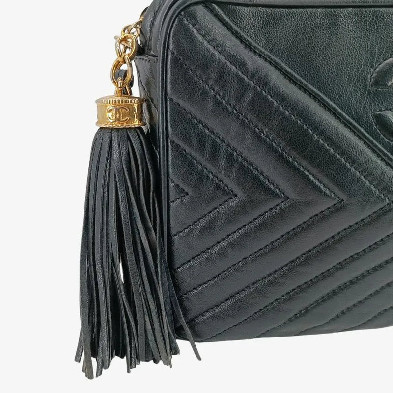rb039-chanel-vintage-black-lambskin-chevron-camera-bag