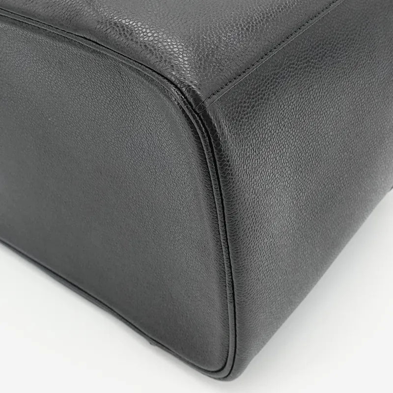 jq582-chanel-vintage-black-caviar-embossed-logo-cosmetic-bag