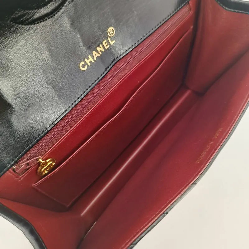 ju430-chanel-vintage-black-lambskin-chevron-push-lock-flap-bag