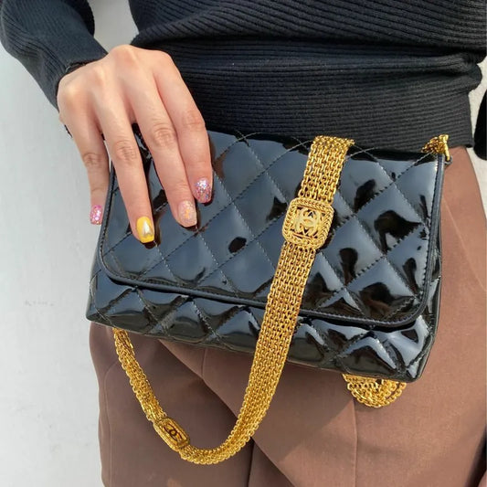 c320-chanel-vintage-black-patent-leather-quilted-flap-bag