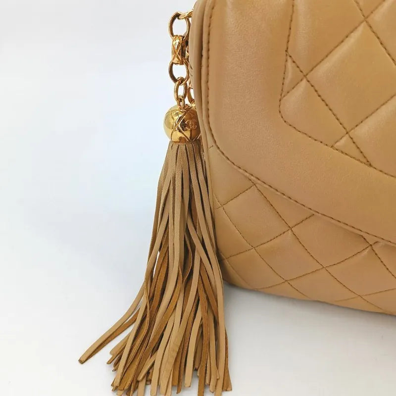 jt620-chanel-vintage-beige-lambskin-gold-chain-camera-bag