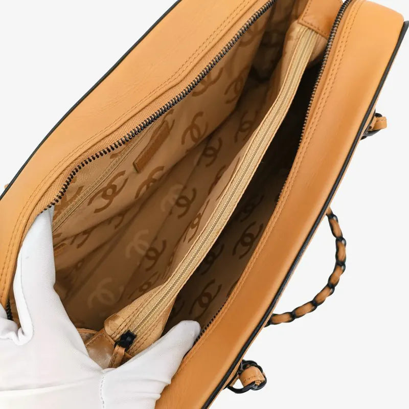 jr364-chanel-vintage-beige-calfskin-tote-bag