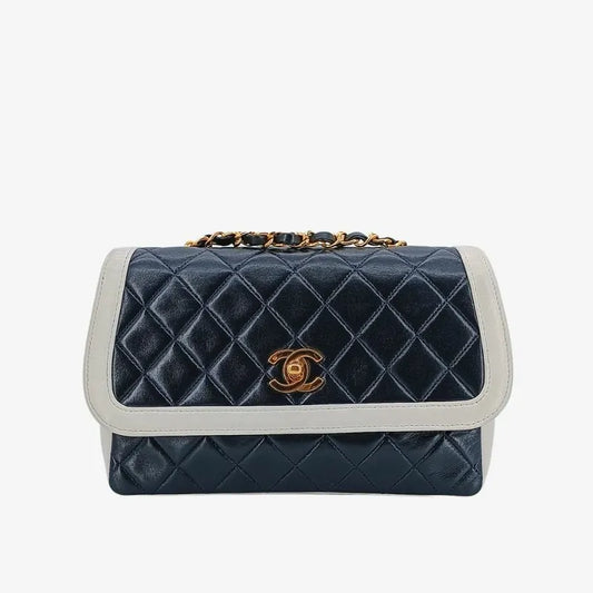 ra545-chanel-vintage-bicolor-navy-white-lambskin-quilted-flap-bag