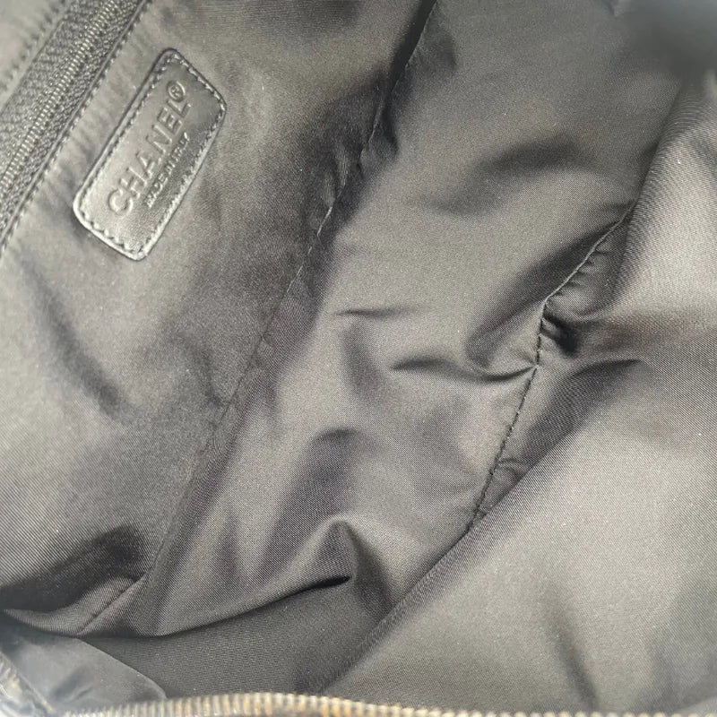 jy365-chanel-vintage-black-nylon-handbag