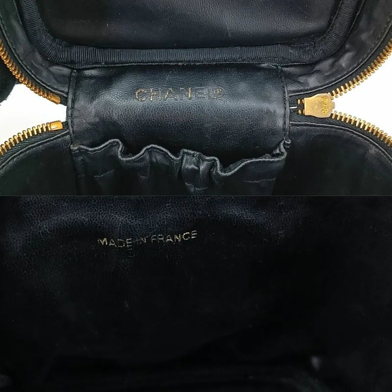 tk017-chanel-vintage-black-caviar-leather-cosmetic-bag
