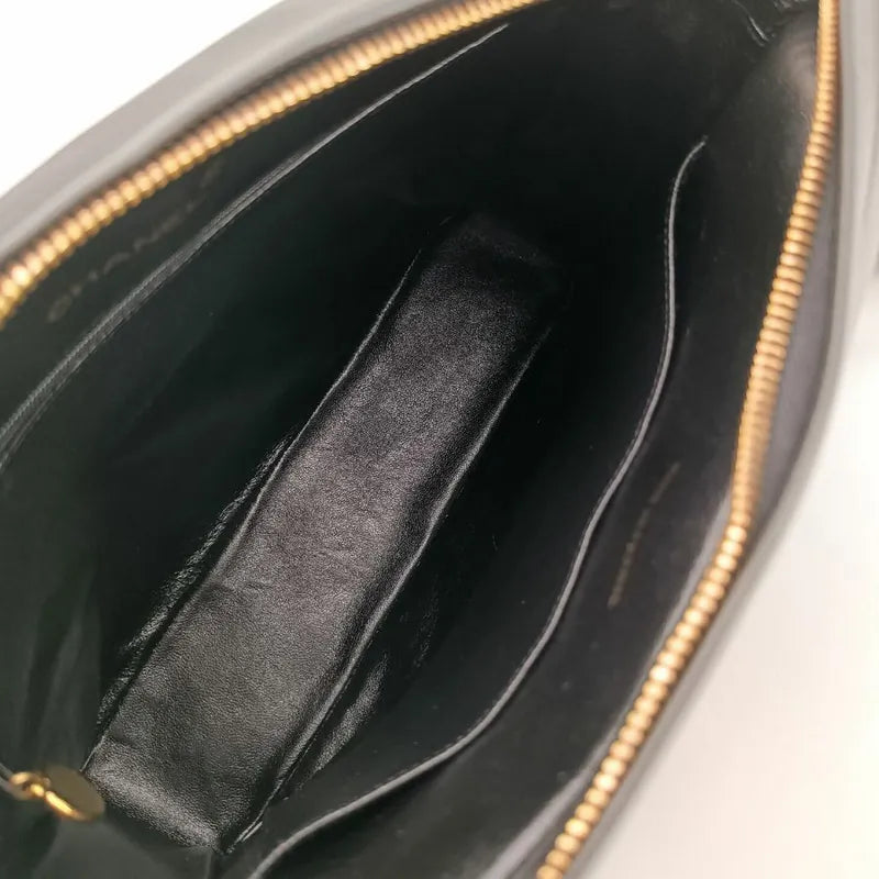 jr535-chanel-vintage-black-lambskin-quilted-camera-bag