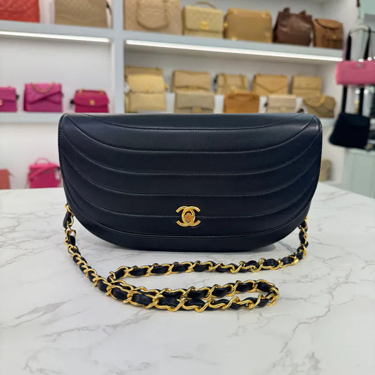 ju402-chanel-vintage-black-lambskin-half-moon-chain-bag
