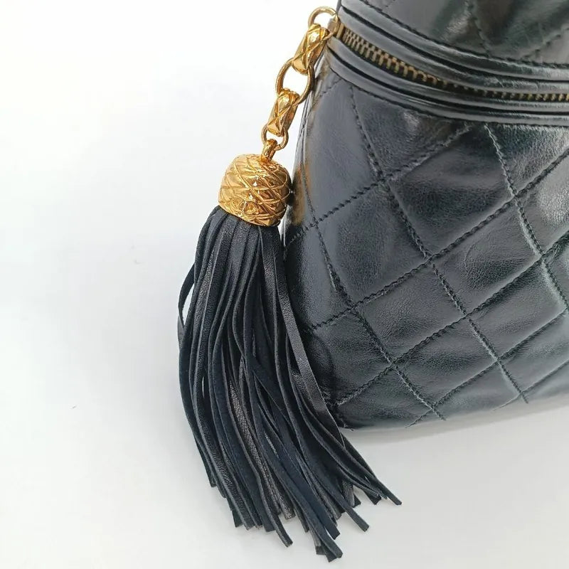 ra438-chanel-vintage-black-lambskin-tassels-gold-chain-camera-bag