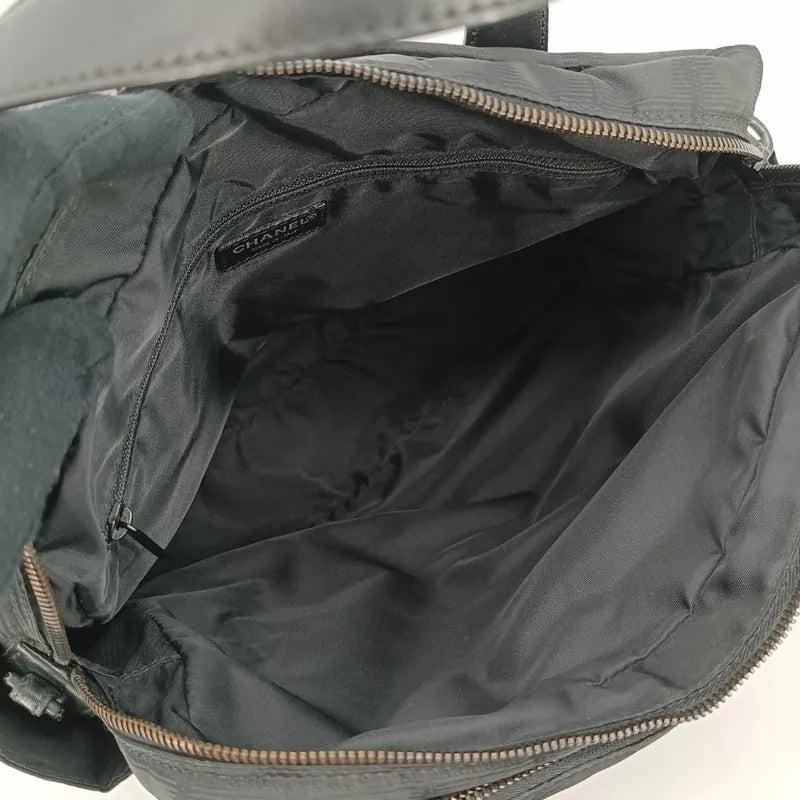 jt386-chanel-vintage-black-nylon-handbag