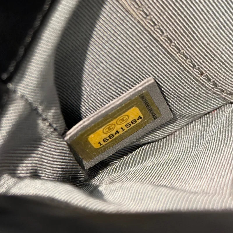 c539-chanel-boy-black-stingray-leather-shoulder-bag