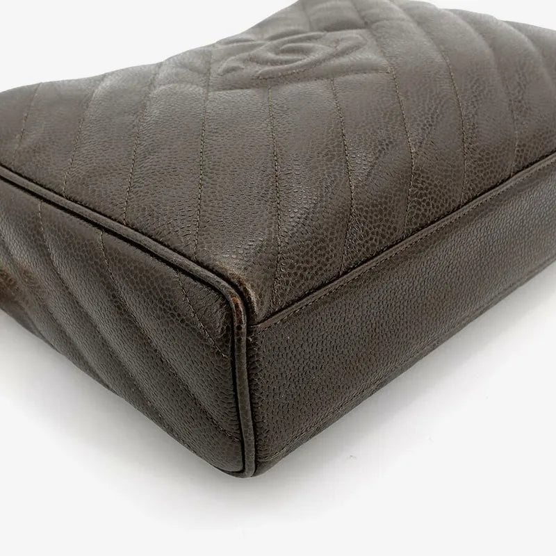 jr920-chanel-vintage-dark-green-caviar-leather-embossed-logo-camera-bag