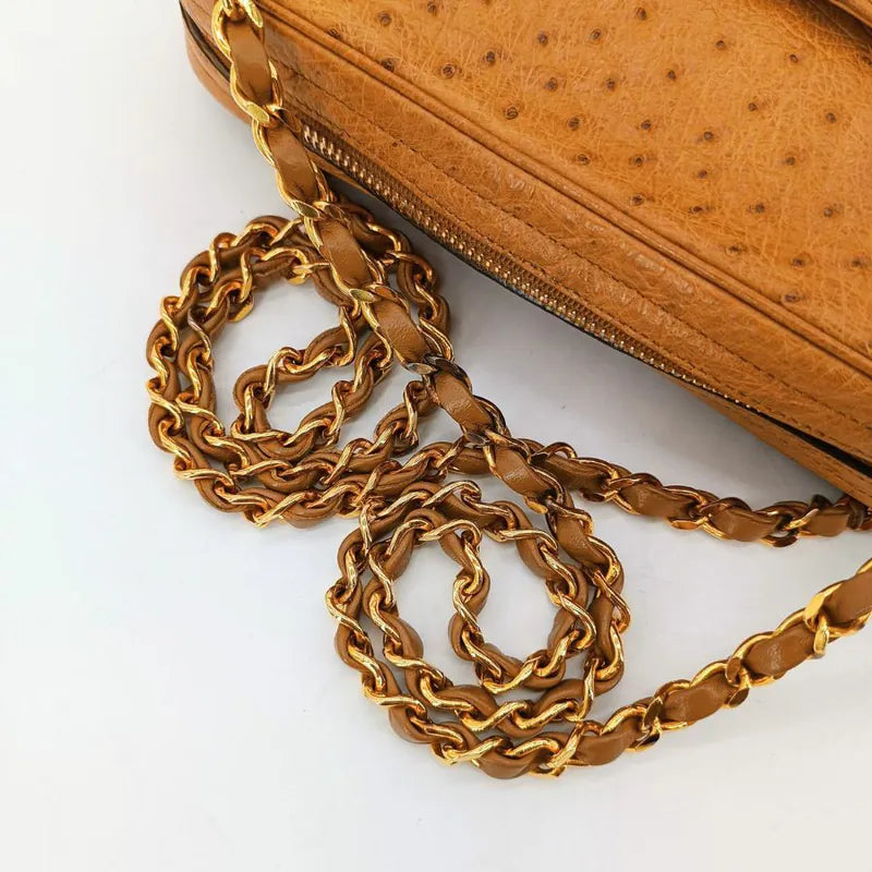 ra009-chanel-vintage-beige-ostrichskin-camera-bag