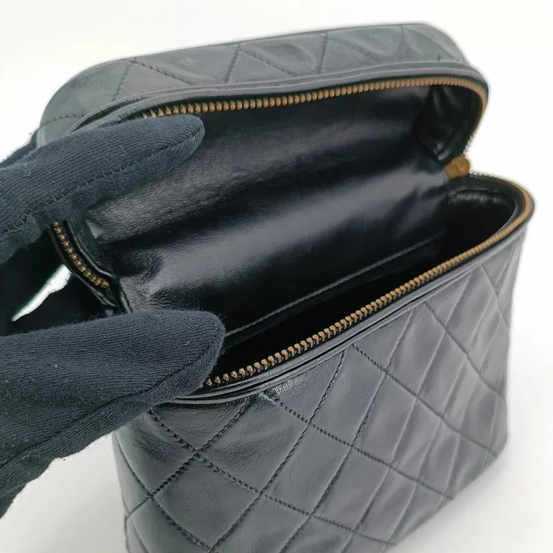 ra438-chanel-vintage-black-lambskin-tassels-gold-chain-camera-bag