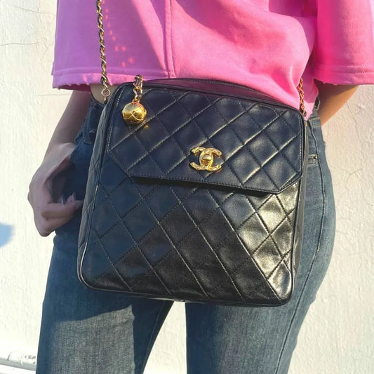 ra362-chanel-vintage-black-lambskin-quilted-camera-bag