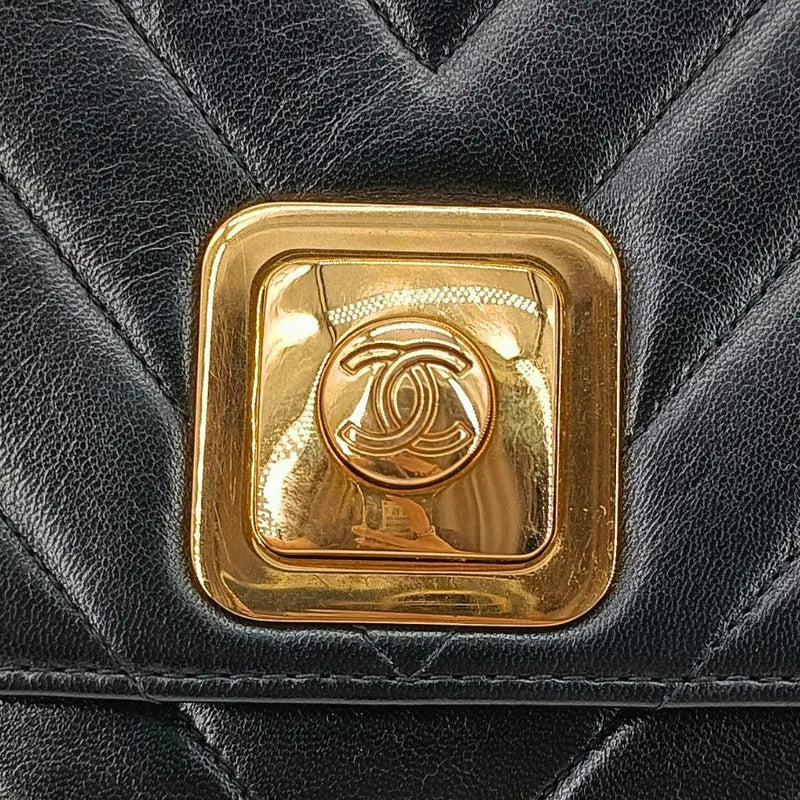 ju351-chanel-vintage-black-lambskin-chevron-push-lock-flap-bag