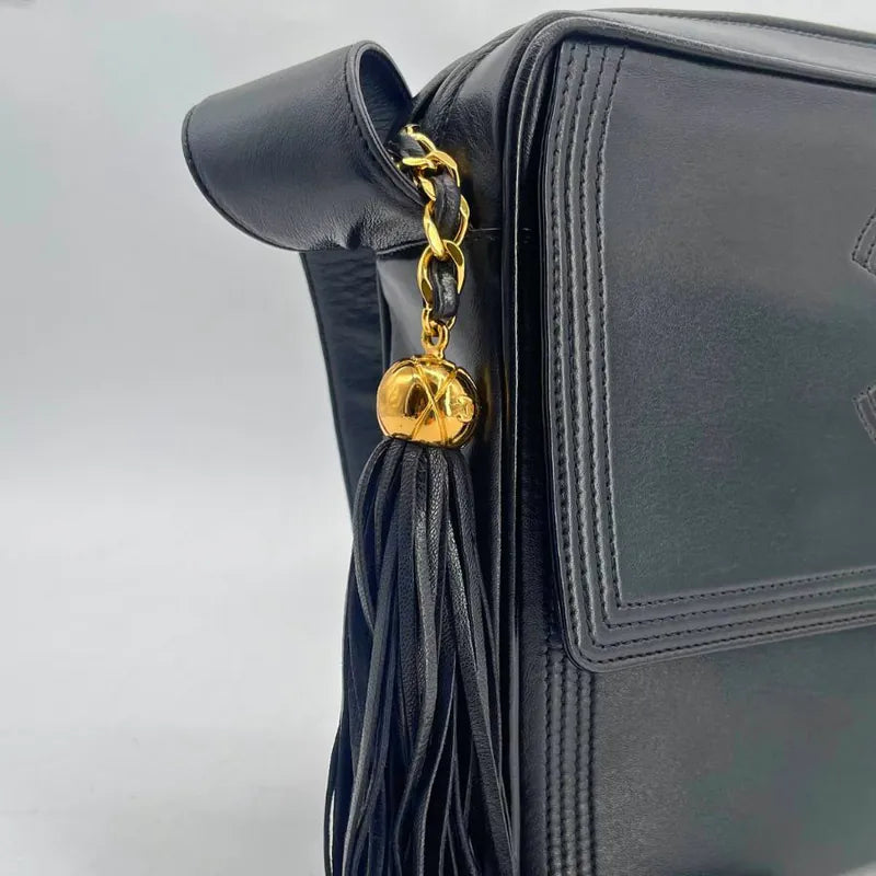 rc156-chanel-vintage-black-lambskin-camera-bag