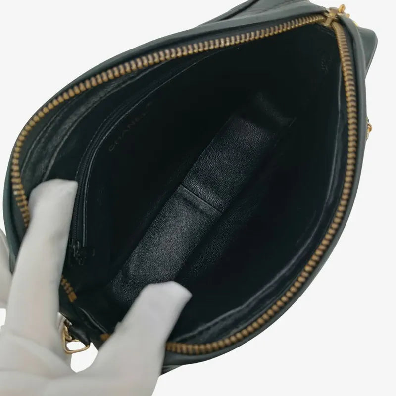 rb039-chanel-vintage-black-lambskin-chevron-camera-bag