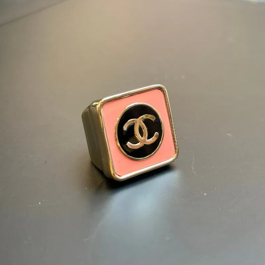jw692-chanel-metal-enamel-cc-square-ring-53-black-pink-gold