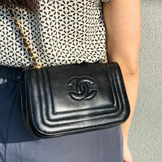 js723-chanel-vintage-black-lambskin-full-flap-bag