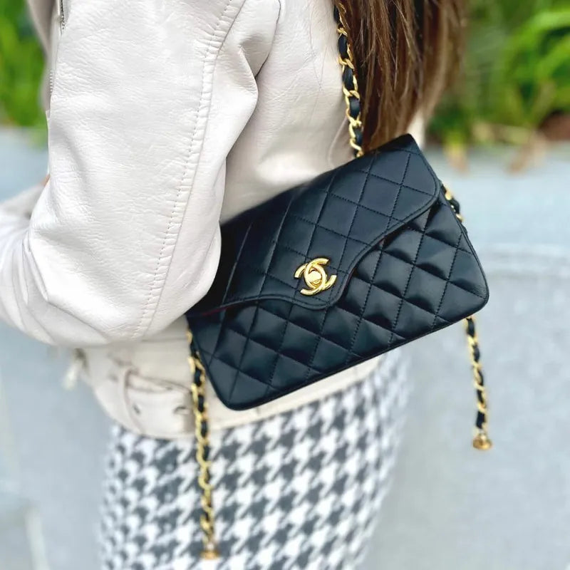 jt732-chanel-vintage-black-lambskin-flap-bag