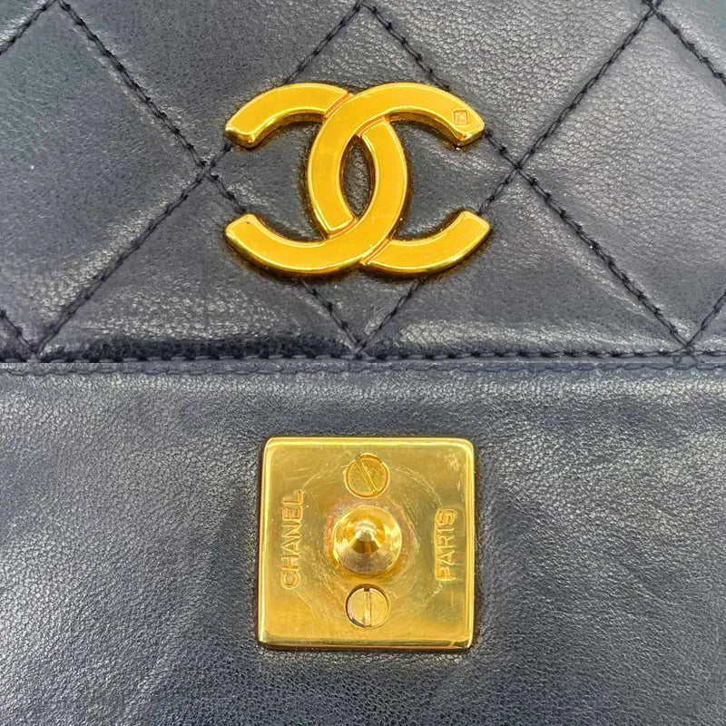 c519-chanel-vintage-black-lambskin-full-flap-bag