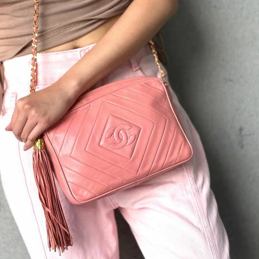 ra022-chanel-vintage-pink-lambskin-tassel-camera-bag